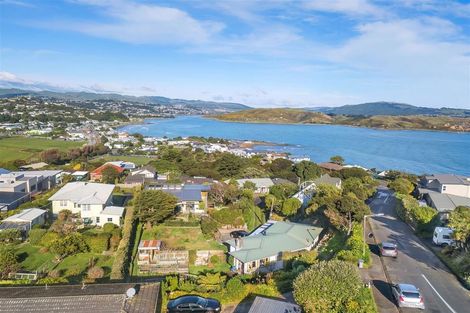 Photo of property in 8 The Track, Plimmerton, Porirua, 5026
