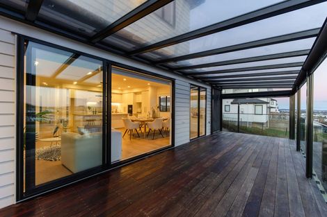 Photo of property in 39 Davey Crescent, Orewa, 0931