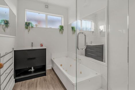 Photo of property in 12 Logan Place, Blenheim, 7201