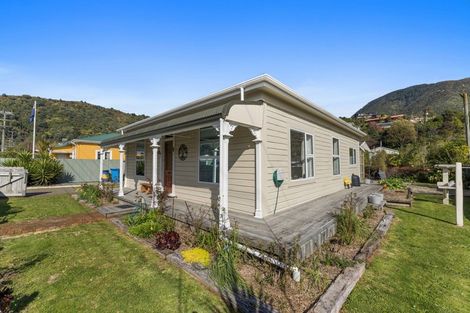 Photo of property in 47 Kent Street, Picton, 7220