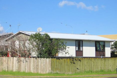 Photo of property in 2/62 Othello Drive, Clover Park, Auckland, 2023