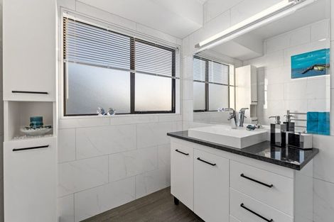 Photo of property in 1/14a Richards Avenue, Forrest Hill, Auckland, 0620