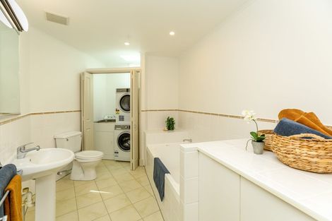 Photo of property in 1f Queen Street, New Plymouth, 4310