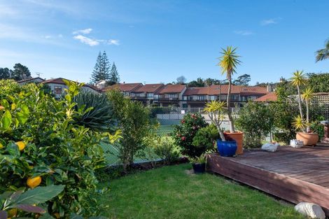 Photo of property in 22/8 Tobago Place, Sunnynook, Auckland, 0620