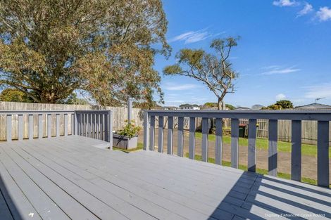 Photo of property in 1/18 Frobisher Way, Clendon Park, Auckland, 2103