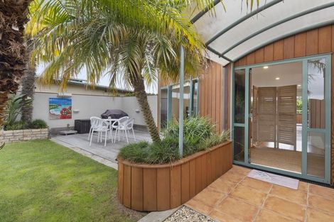 Photo of property in 697 Beach Road, Rothesay Bay, Auckland, 0630