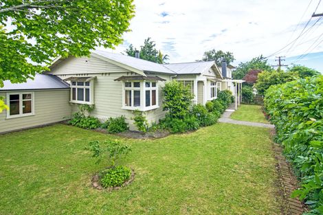 Photo of property in 16 Victoria Street, Carterton, 5713