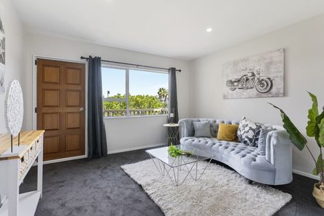 Photo of property in 9 Atlantis Place, Totara Vale, Auckland, 0629