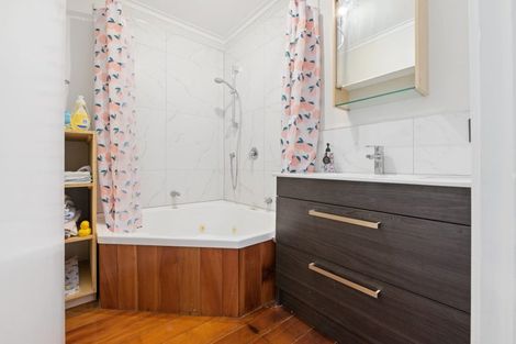 Photo of property in 64 Alfred Street, Fairfield, Hamilton, 3214