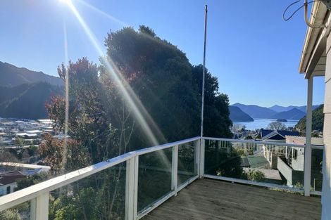 Photo of property in 126 Wellington Street, Picton, 7220