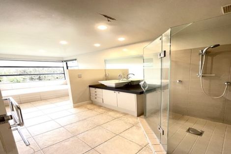 Photo of property in 10 Rangi Avenue, Schnapper Rock, Auckland, 0632