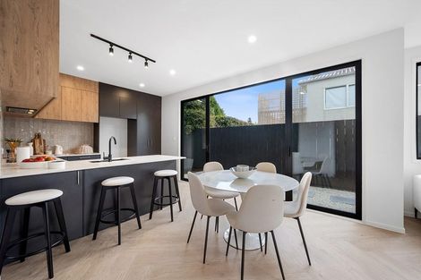 Photo of property in 7/8 Bennett Road, Pakuranga, Auckland, 2010