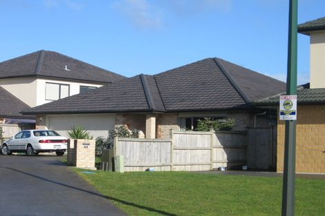 Photo of property in 48 Thornbury Crescent, East Tamaki Heights, Auckland, 2016