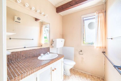 Photo of property in 51 Becroft Drive, Forrest Hill, Auckland, 0620