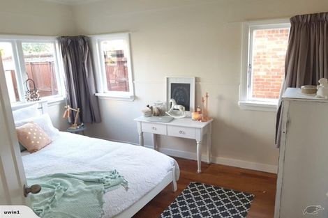 Photo of property in 29 Onewa Road, Northcote, Auckland, 0627