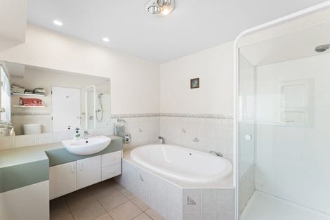 Photo of property in 103 Awa Road, Kumeu, 0891