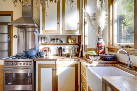 Photo of property in 2 Carnell Street, Napier South, Napier, 4110