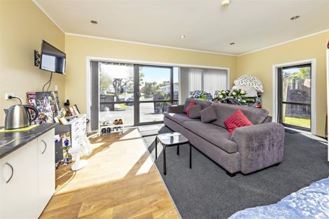 Photo of property in 15 Malmo Place, Manurewa, Auckland, 2102