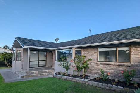 Photo of property in 6a Beach Road, Orewa, 0931