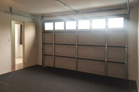 Photo of property in 52 Woodbank Drive, Glen Eden, Auckland, 0602