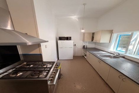 Photo of property in 60 Kelburn Parade, Kelburn, Wellington, 6012