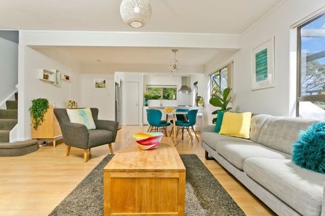 Photo of property in 2/7 Wilkinson Way, Browns Bay, Auckland, 0630