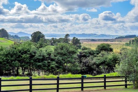 Photo of property in 10 Mcmurdo Road, South Head, Helensville, 0874