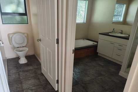 Photo of property in 94 Luckens Road, West Harbour, Auckland, 0618