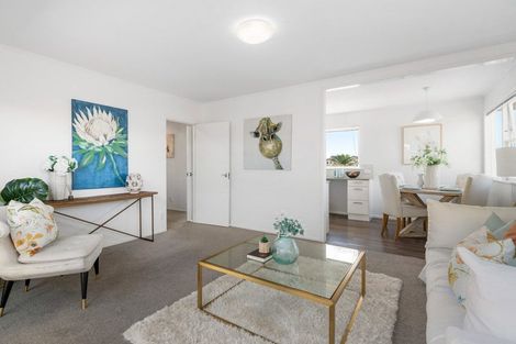 Photo of property in 18 Hatherlow Street, Glenfield, Auckland, 0629