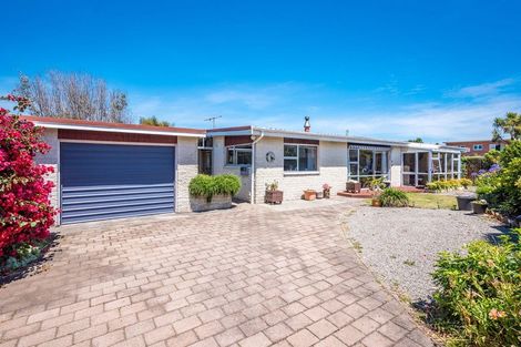 Photo of property in 9 Bermuda Grove, Paraparaumu Beach, Paraparaumu, 5032