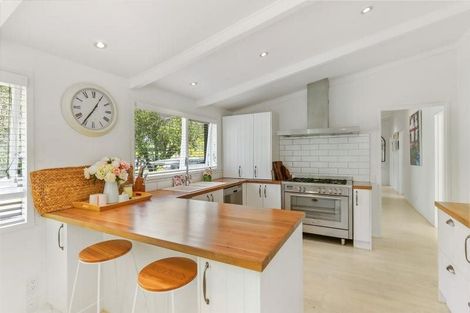 Photo of property in 2 Manaia Place, Mairangi Bay, Auckland, 0630