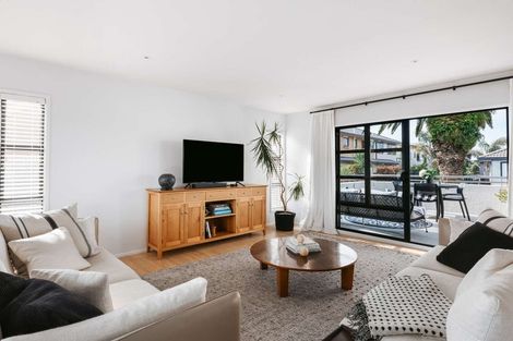 Photo of property in 21a Sunbrae Grove, Mount Maunganui, 3116