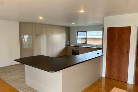 Photo of property in 47 Cascades Road, Pakuranga Heights, Auckland, 2010