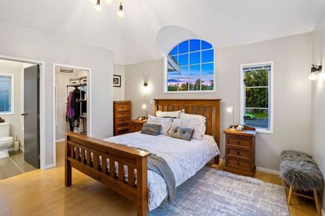 Photo of property in 9 Hepburn Road, Glendene, Auckland, 0602