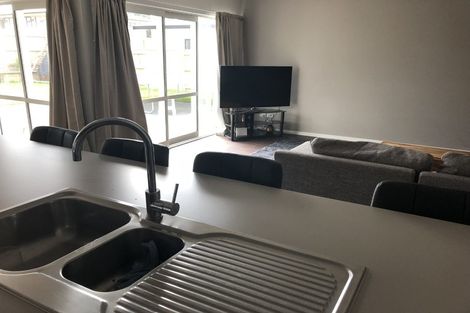 Photo of property in 15 Coutts Way, Fitzherbert, Palmerston North, 4410