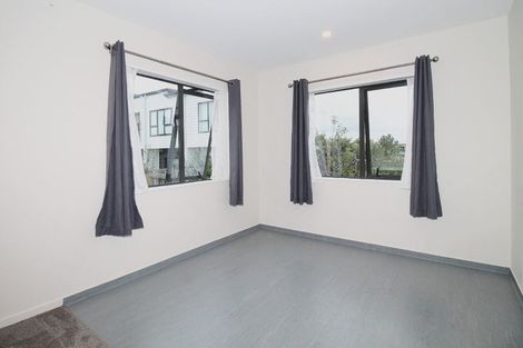 Photo of property in 4 Fruitvale Road, New Lynn, Auckland, 0600
