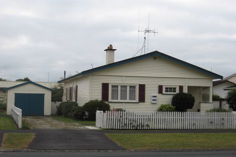 Photo of property in 2 Moncrieff Avenue, Fairfield, Hamilton, 3214