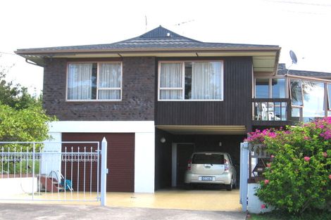 Photo of property in 1 Mirwill Road, Rothesay Bay, Auckland, 0630