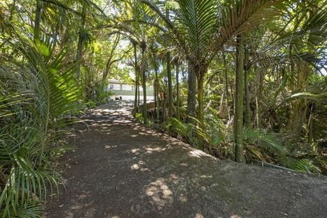 Photo of property in 323 Glenfield Road, Glenfield, Auckland, 0629