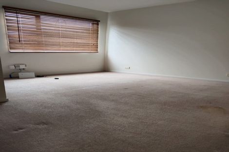 Photo of property in 25 Spalding Rise, Golflands, Auckland, 2013