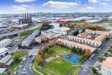 Photo of property in Tuscany Way, 21/3 Ambrico Place, New Lynn, Auckland, 0600