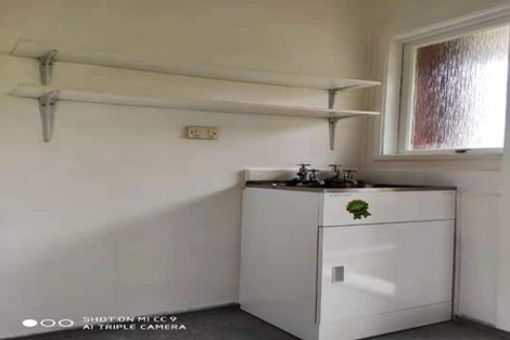 Photo of property in 2/15 Trojan Crescent, New Lynn, Auckland, 0600