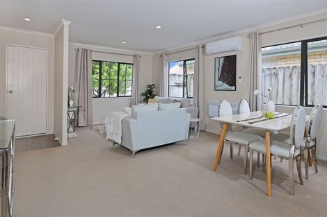 Photo of property in 12 Peachstone Lane, Henderson, Auckland, 0612