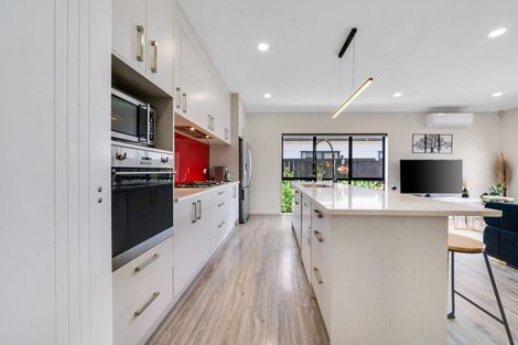 Photo of property in 6 Kakabeak Way, Takanini, 2110