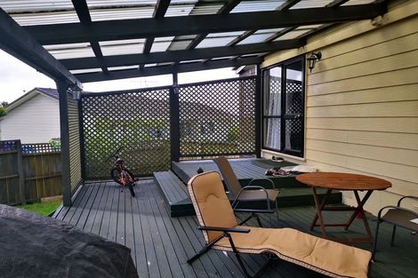 Photo of property in 17 Sevilla Place, Unsworth Heights, Auckland, 0632