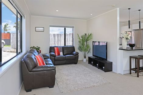 Photo of property in 14 Chesterton Terrace, Henderson, Auckland, 0612