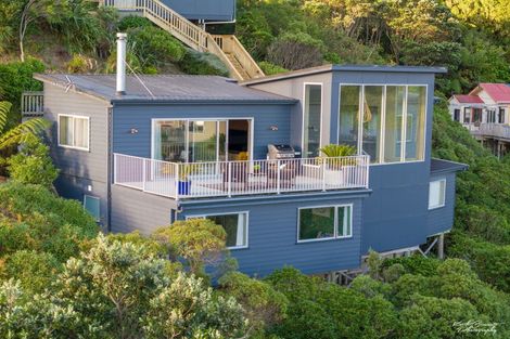 Photo of property in 4 Singers Road, Korokoro, Lower Hutt, 5012