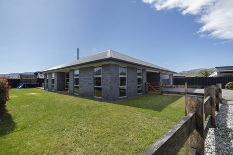 Photo of property in 16 Magnetic Place, Cromwell, 9310