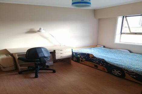 Photo of property in 1 Halberg Street, Glenfield, Auckland, 0629