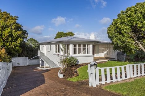 Photo of property in 33 Vipond Road, Stanmore Bay, Whangaparaoa, 0932